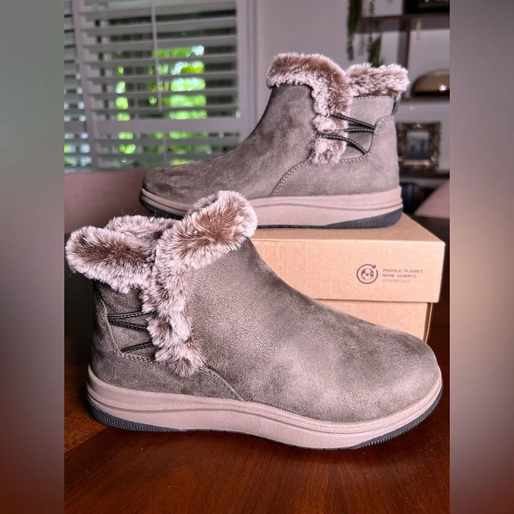 Clark's Cloudsteppers Breeze Fur Dark Olive Ankle Boot 🔥 Size 6.5 🔥 NEW